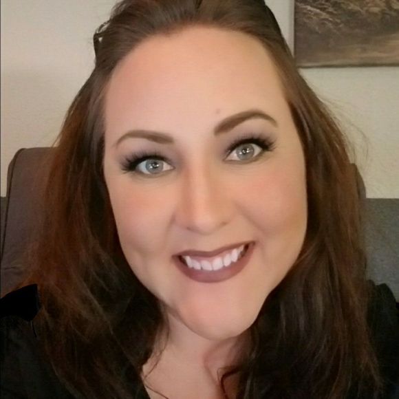 Meet your Posher, Danielle - Picture 1 of 1